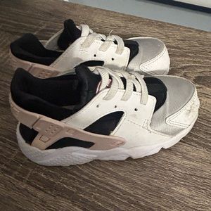 Kids Nike Huarache Run size 9